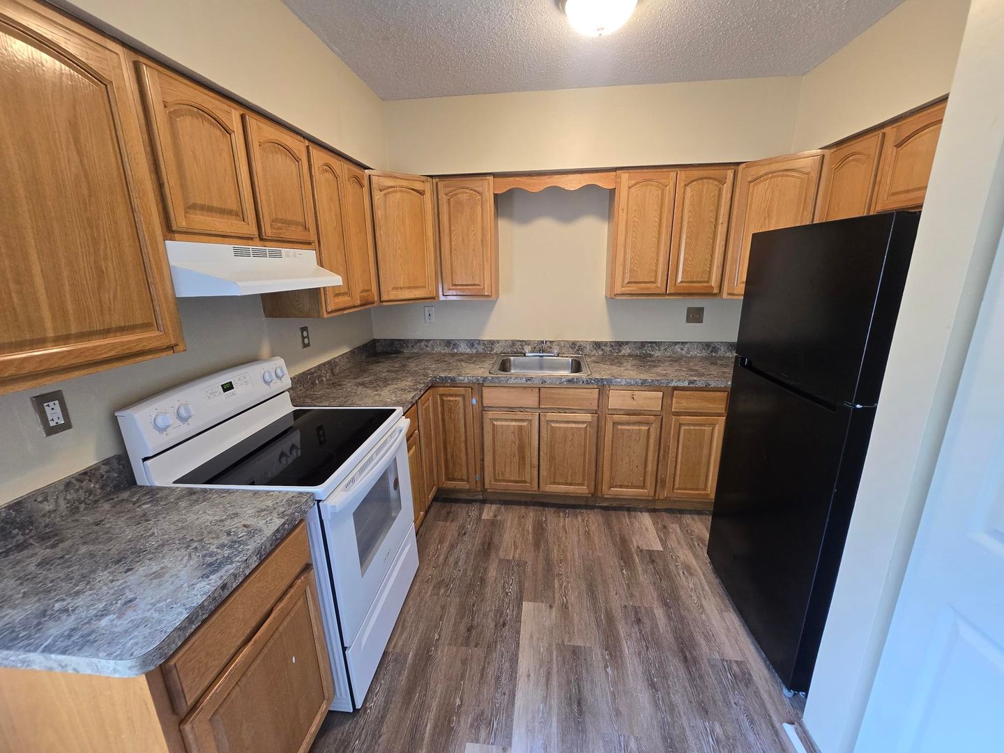 Hartford Apartment: 165 Westland St
