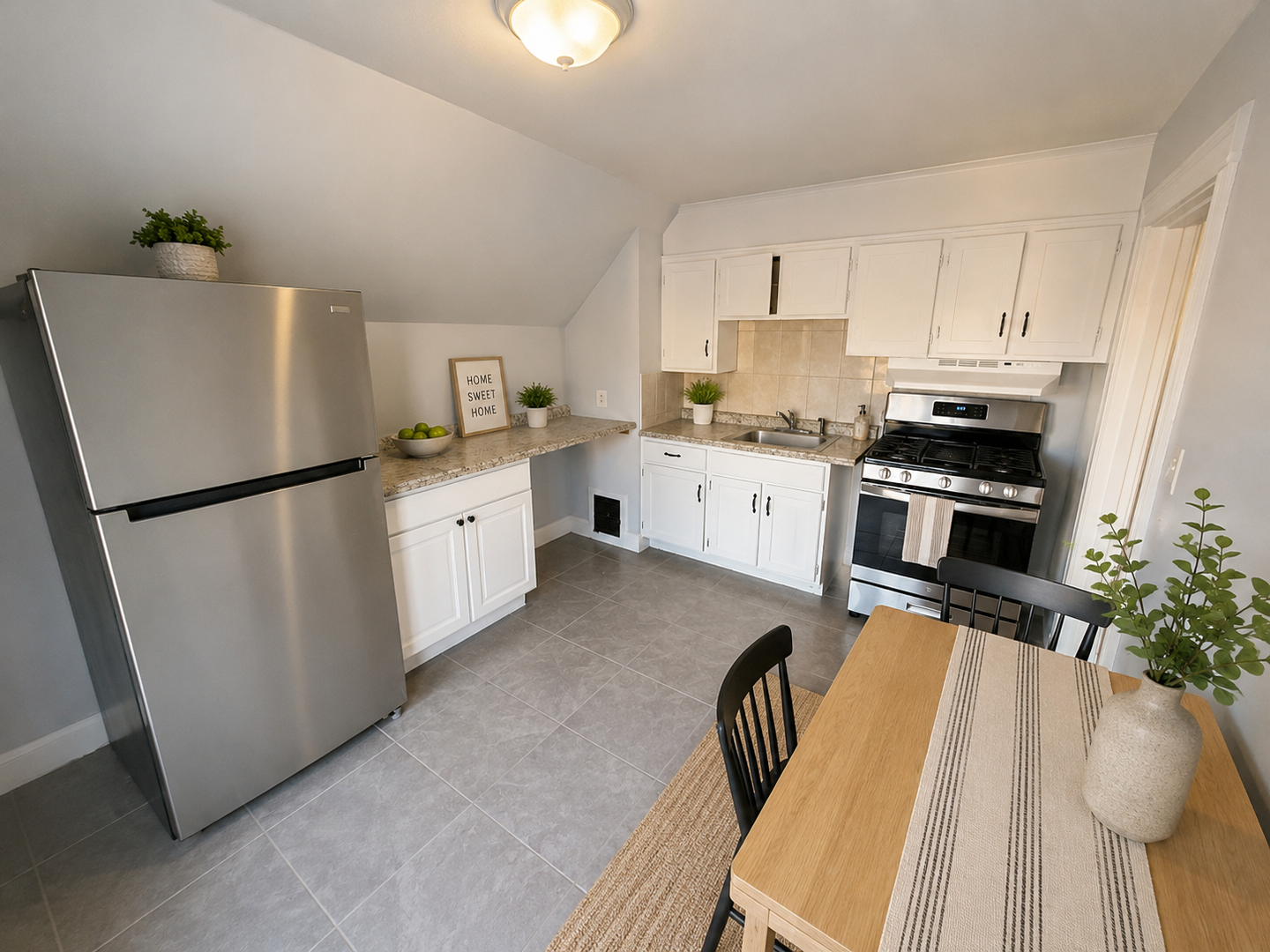 Hartford Apartment: 254 South Whitney Street