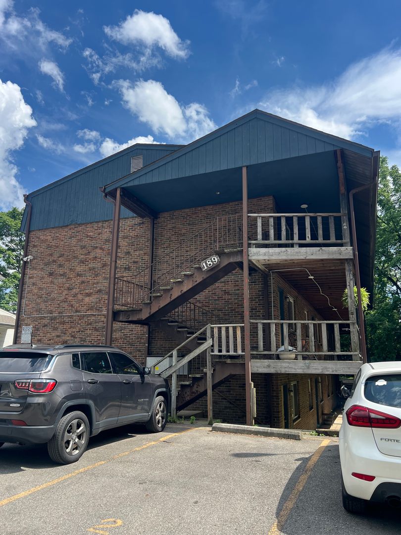 Columbus Apartment: 189 W Patterson Ave
