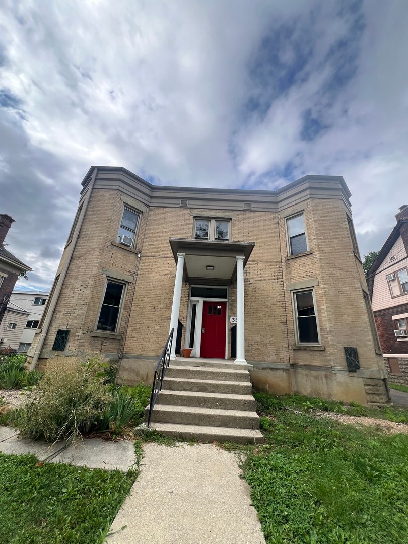 Columbus Apartment: 358 E 15th Ave