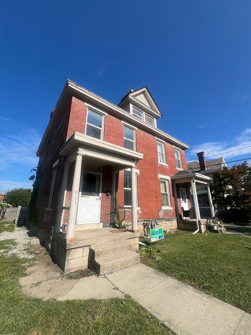 Columbus Apartment: 390 E Whittier St