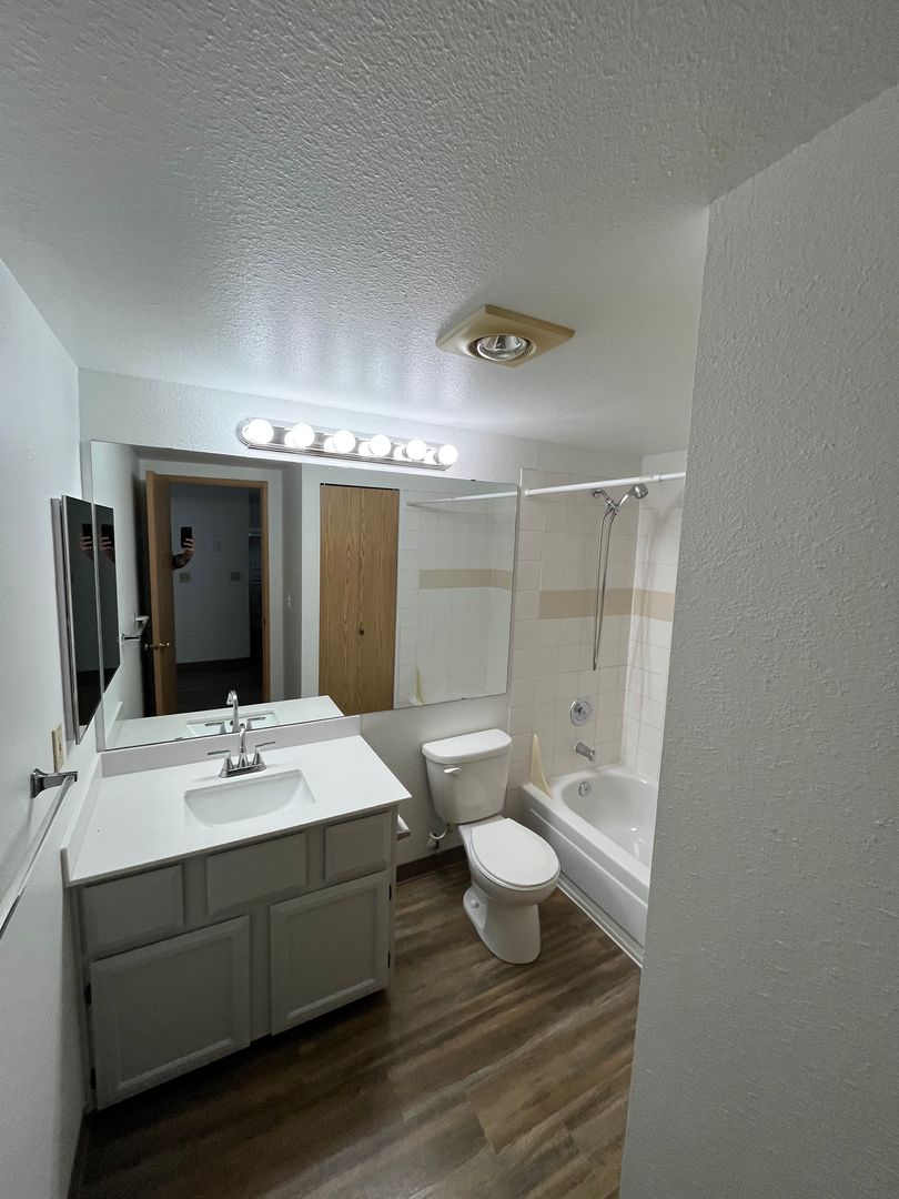 WINCHESTER APTS. 4 of 12