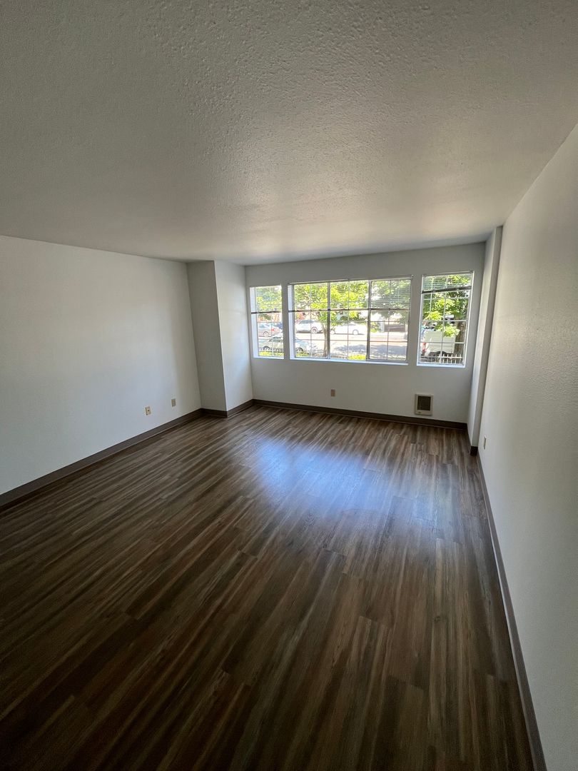 WINCHESTER APTS. 9 of 12