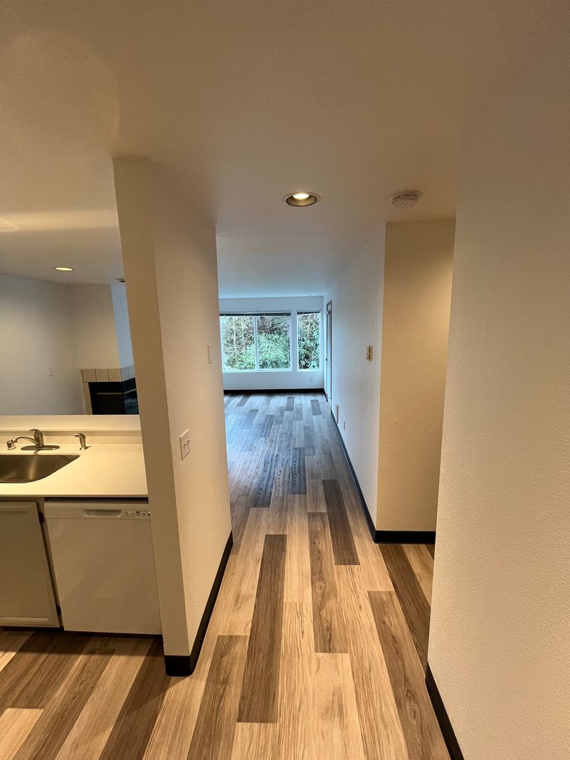 Seattle Apartment: 11749 Greenwood Ave N