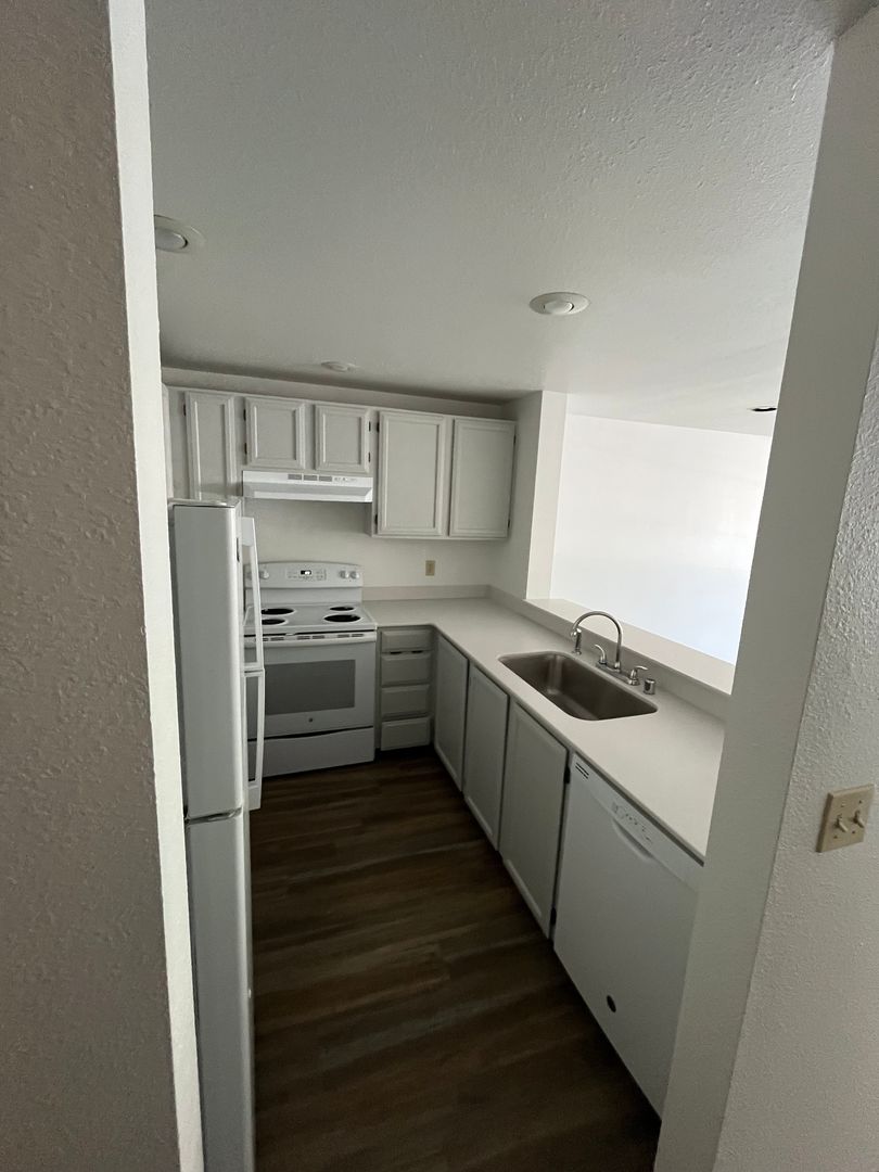 WINCHESTER APTS. 3 of 12