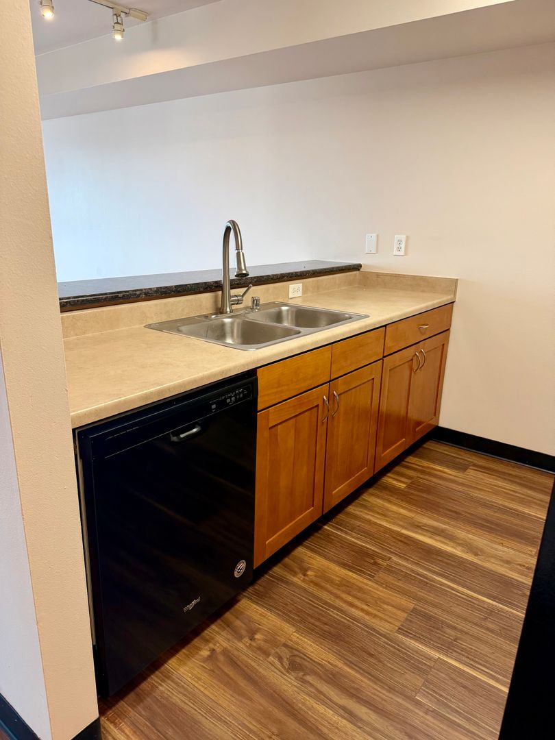 1700 MADISON APTS. 4 of 22