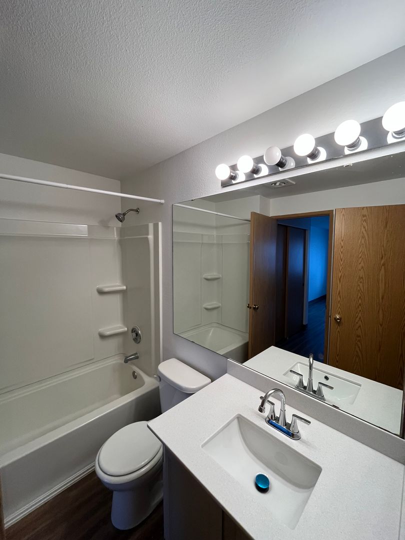 WINCHESTER APTS. 5 of 11