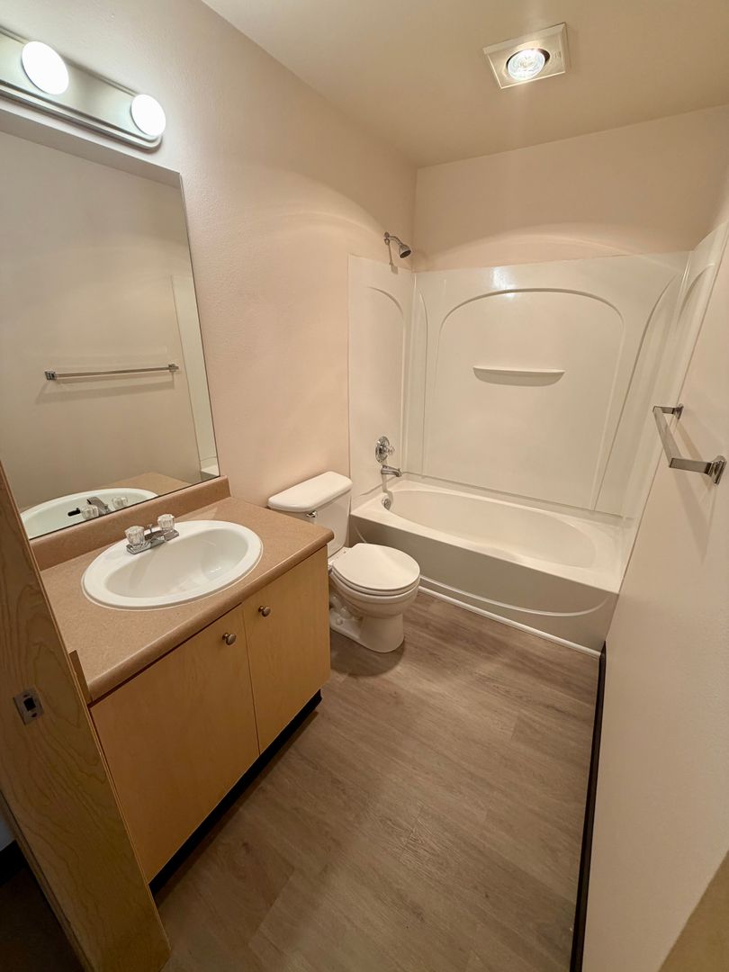 1700 MADISON APTS. 15 of 23