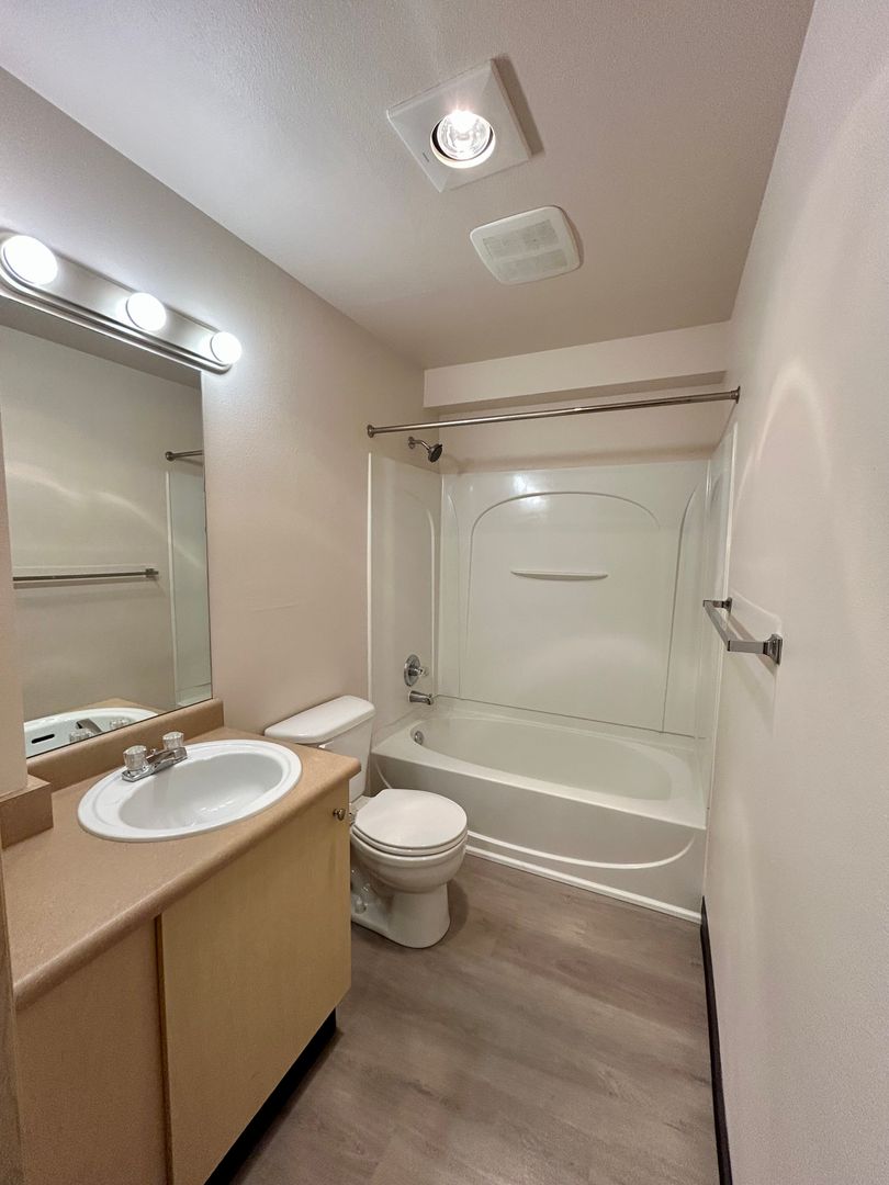 1700 MADISON APTS. 5 of 12