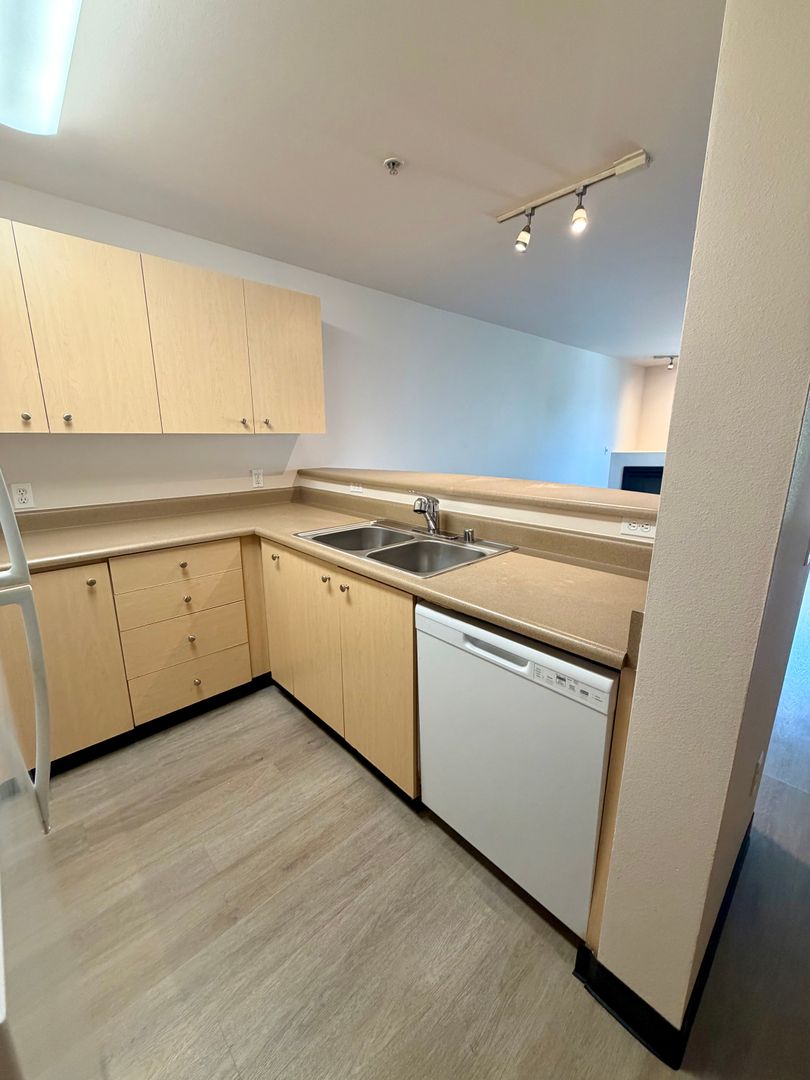 1700 MADISON APTS. 12 of 23