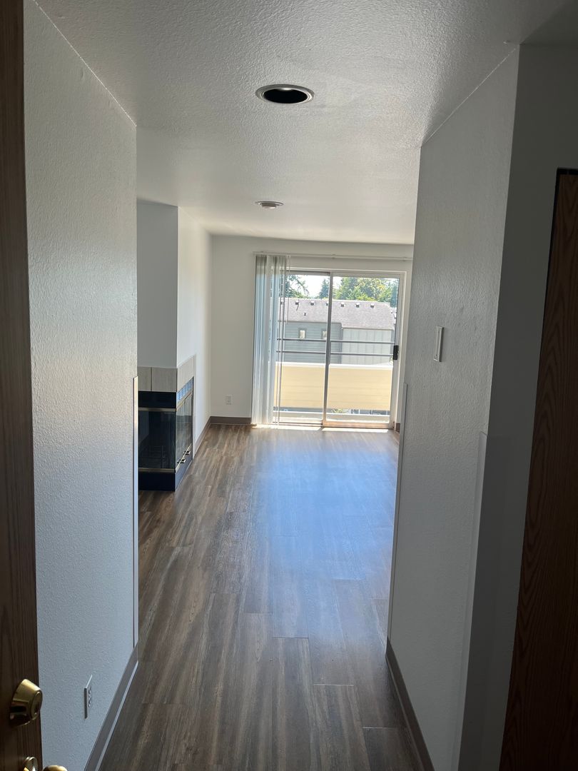 WINCHESTER APTS. 3 of 8