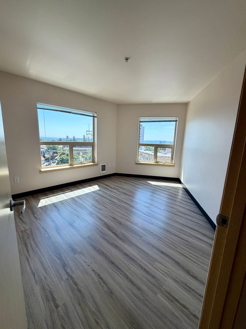 1700 MADISON APTS. 4 of 26