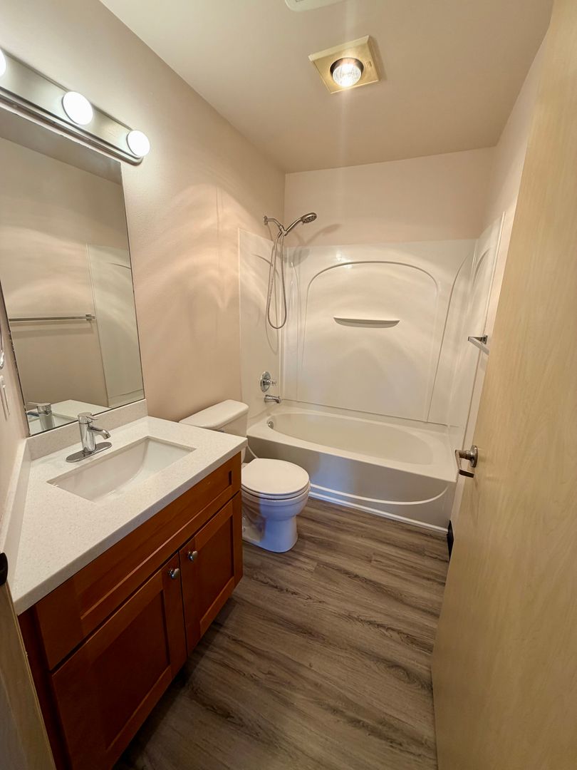 1700 MADISON APTS. 13 of 26