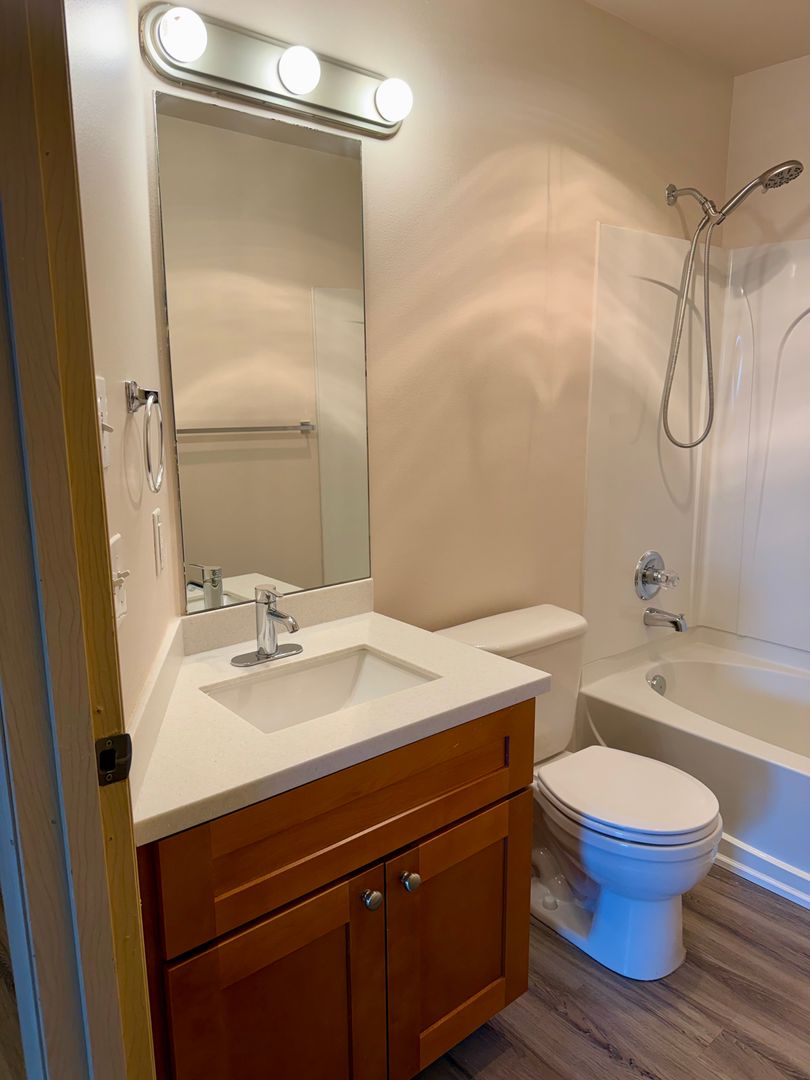 1700 MADISON APTS. 9 of 26