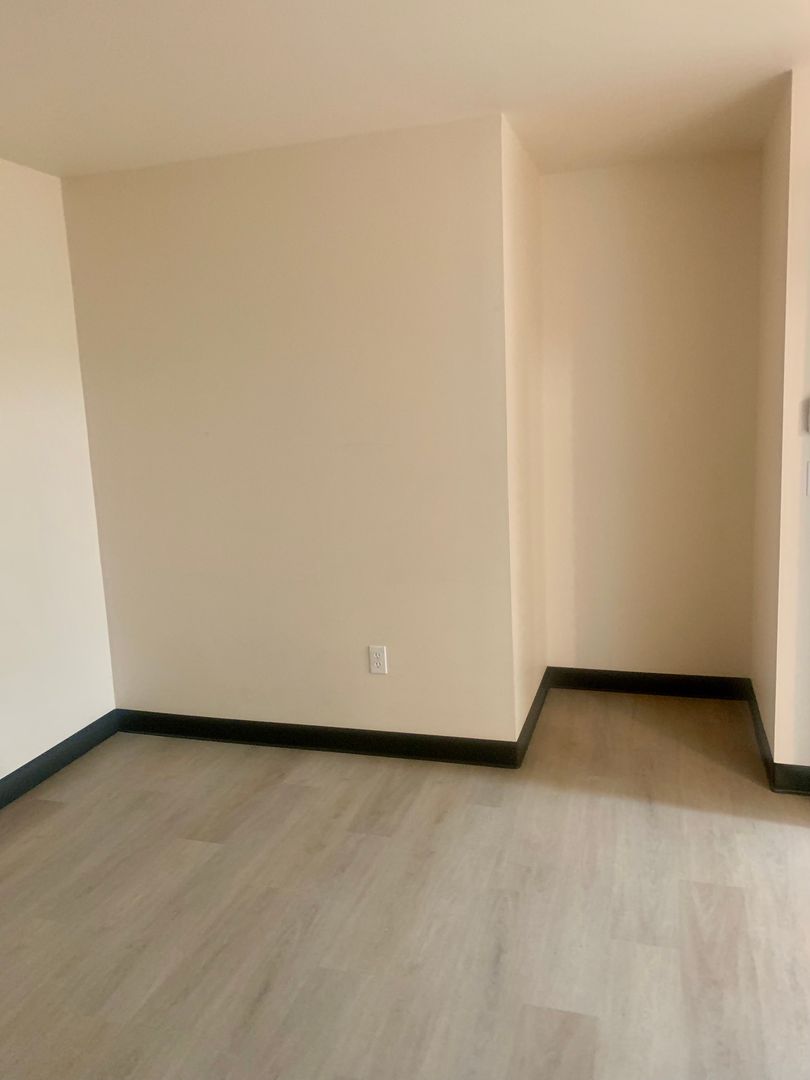 1700 MADISON APTS. 7 of 19