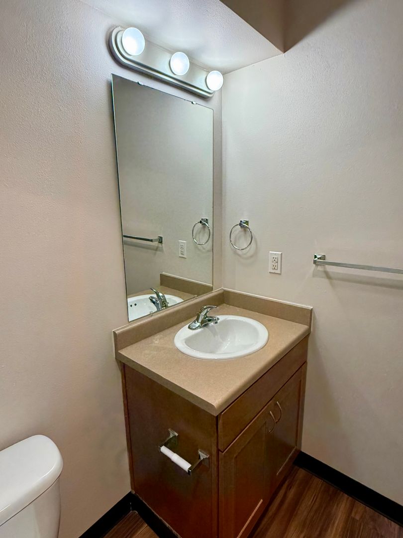 1700 MADISON APTS. 8 of 22