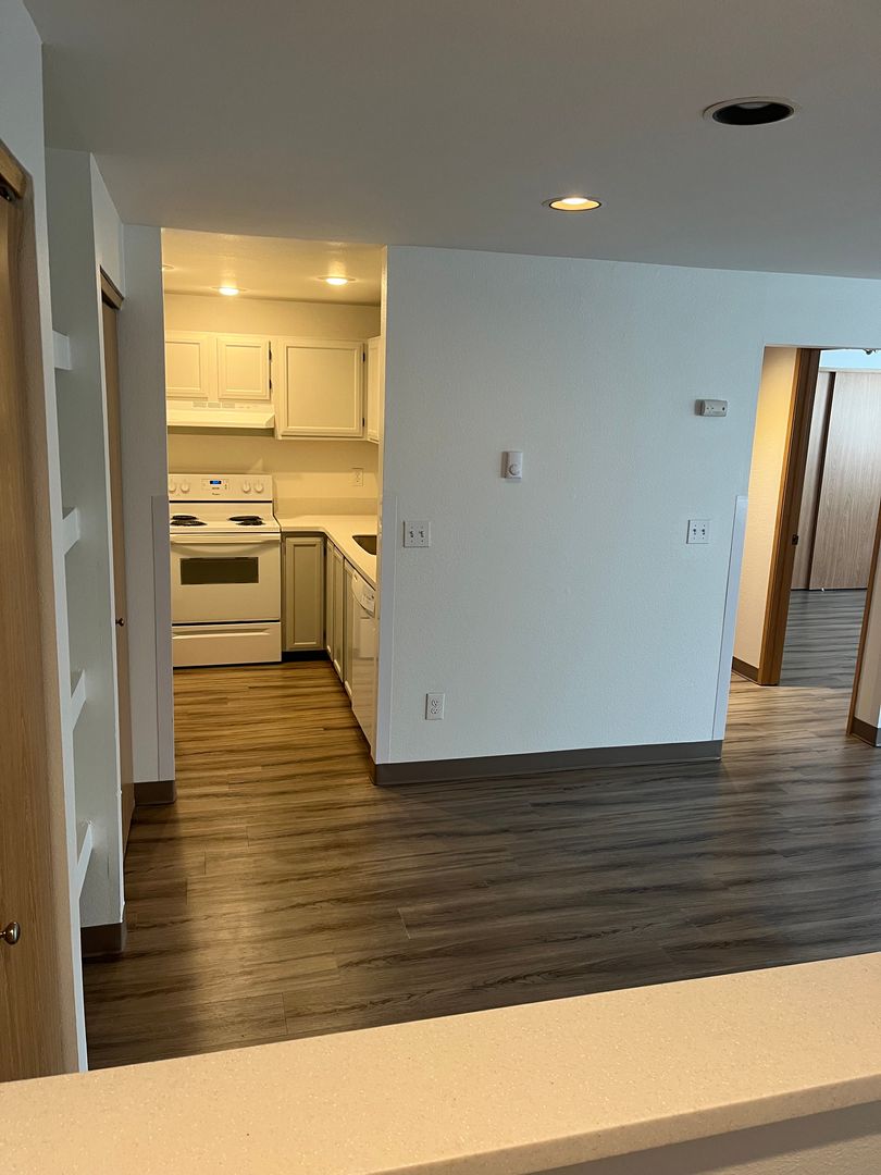 WINCHESTER APTS. 2 of 13