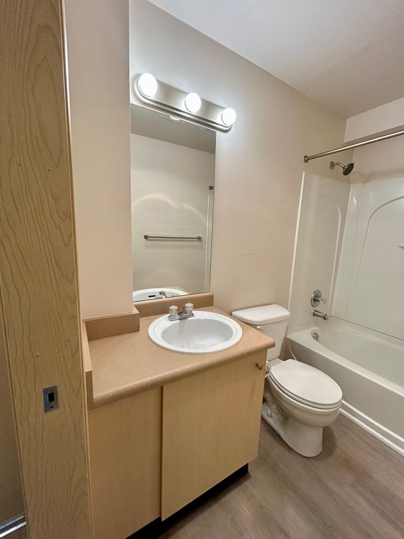 1700 MADISON APTS. 8 of 12