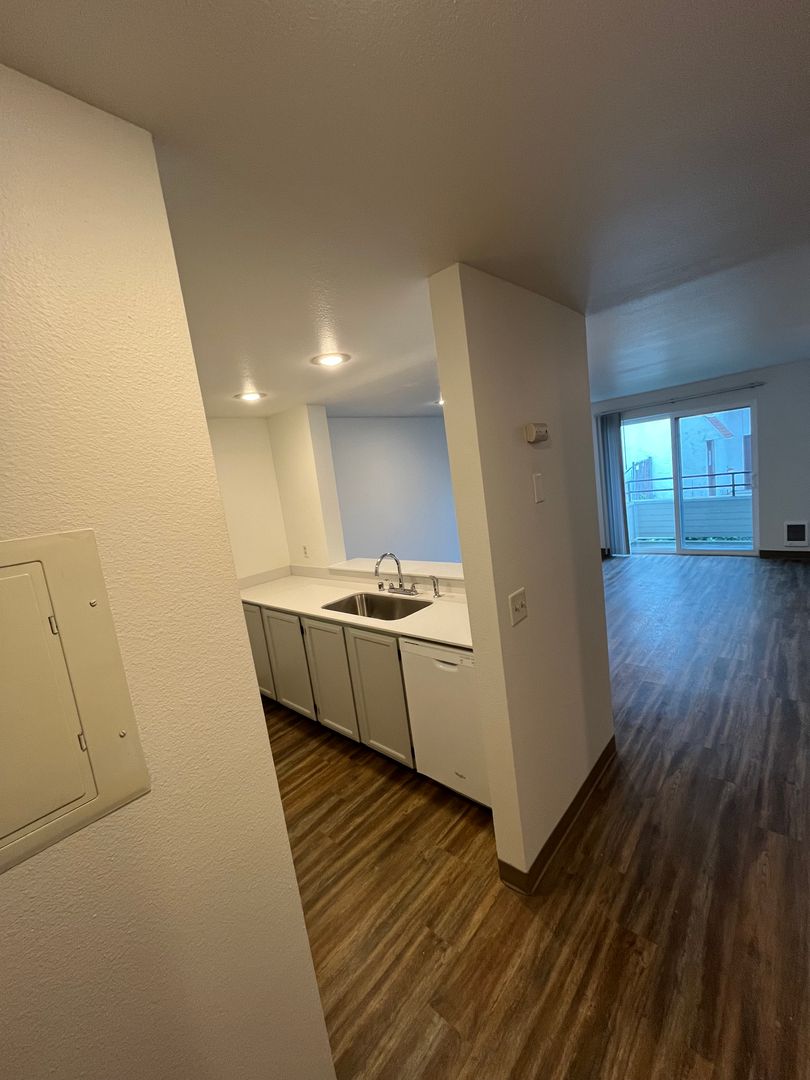WINCHESTER APTS. 3 of 11