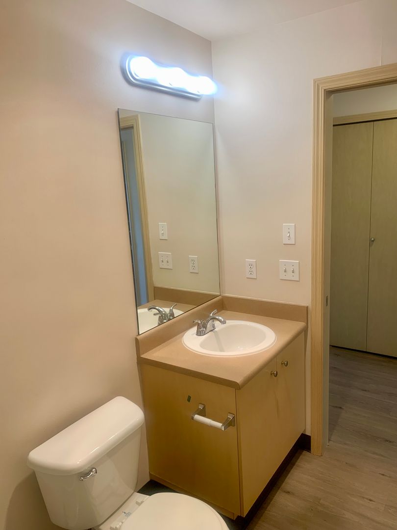 1700 MADISON APTS. 3 of 19