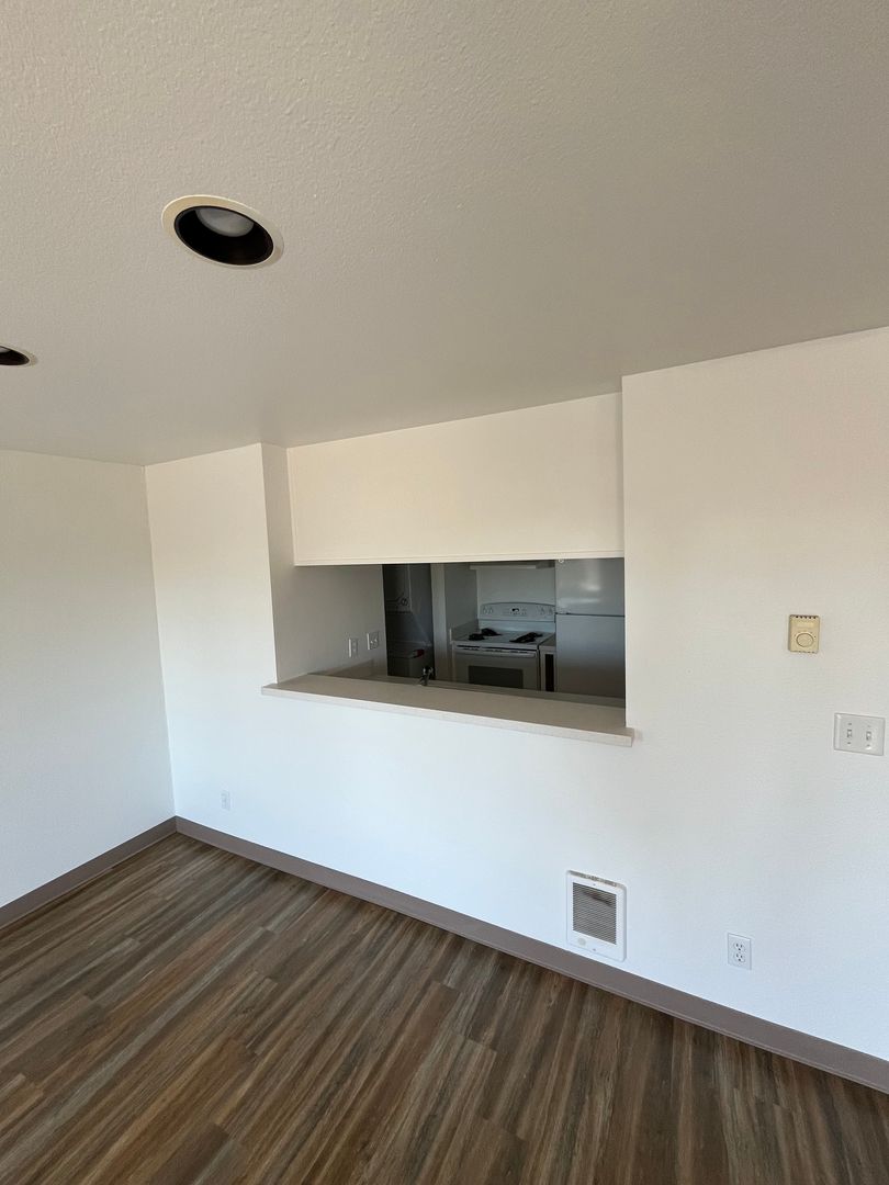 WINCHESTER APTS. 6 of 8