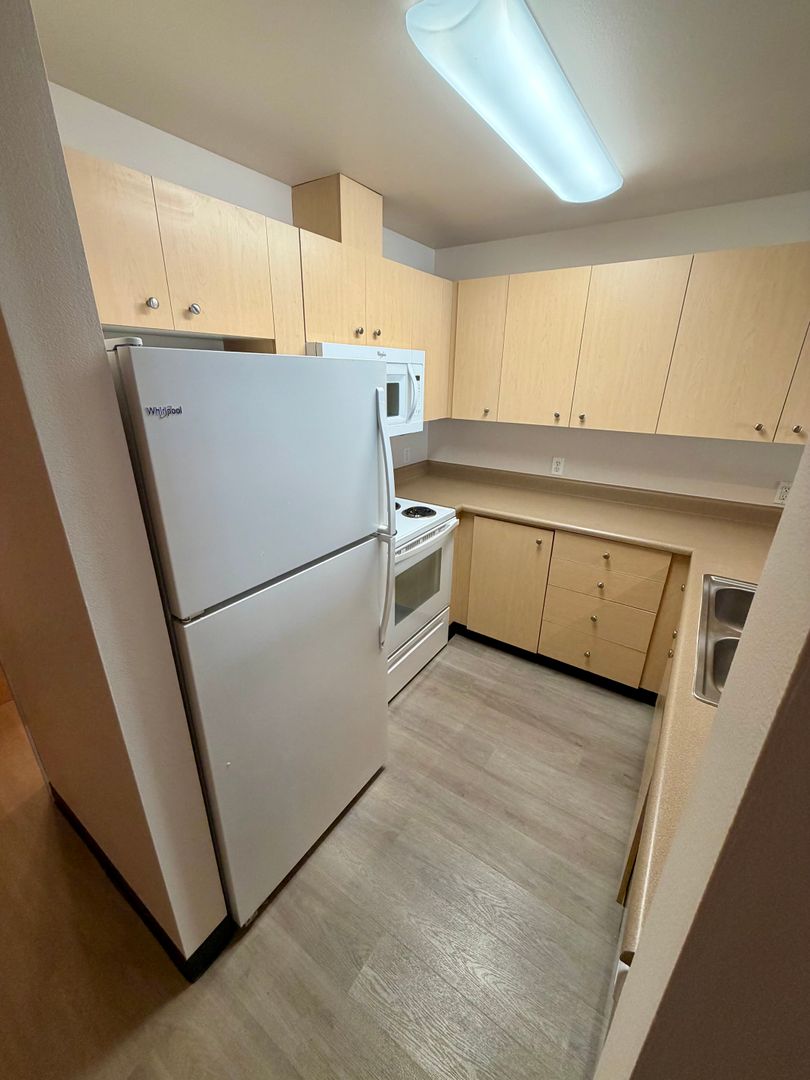1700 MADISON APTS. 11 of 23