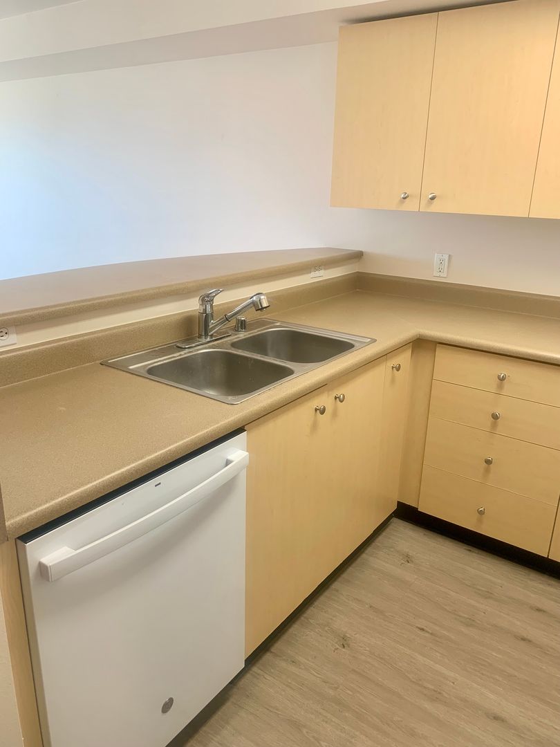 1700 MADISON APTS. 10 of 19