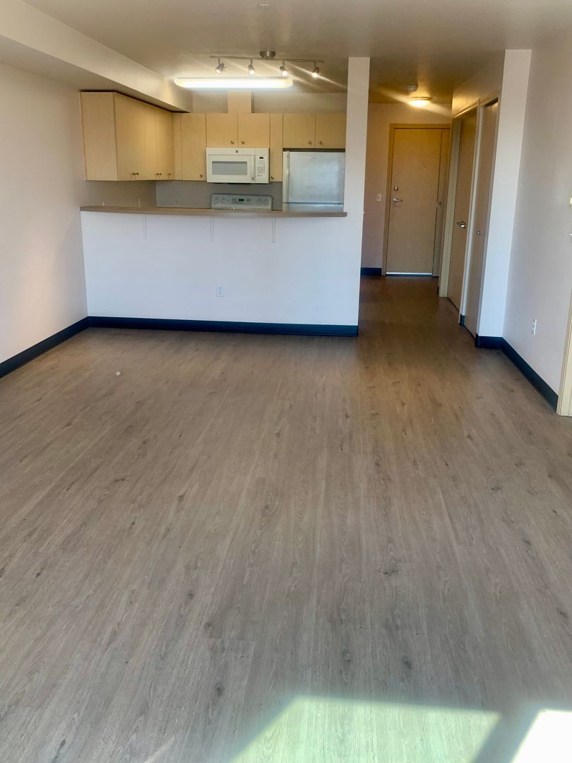 1700 MADISON APTS. 2 of 19