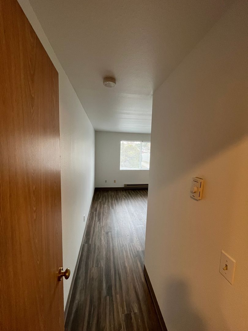 WINCHESTER APTS. 6 of 11