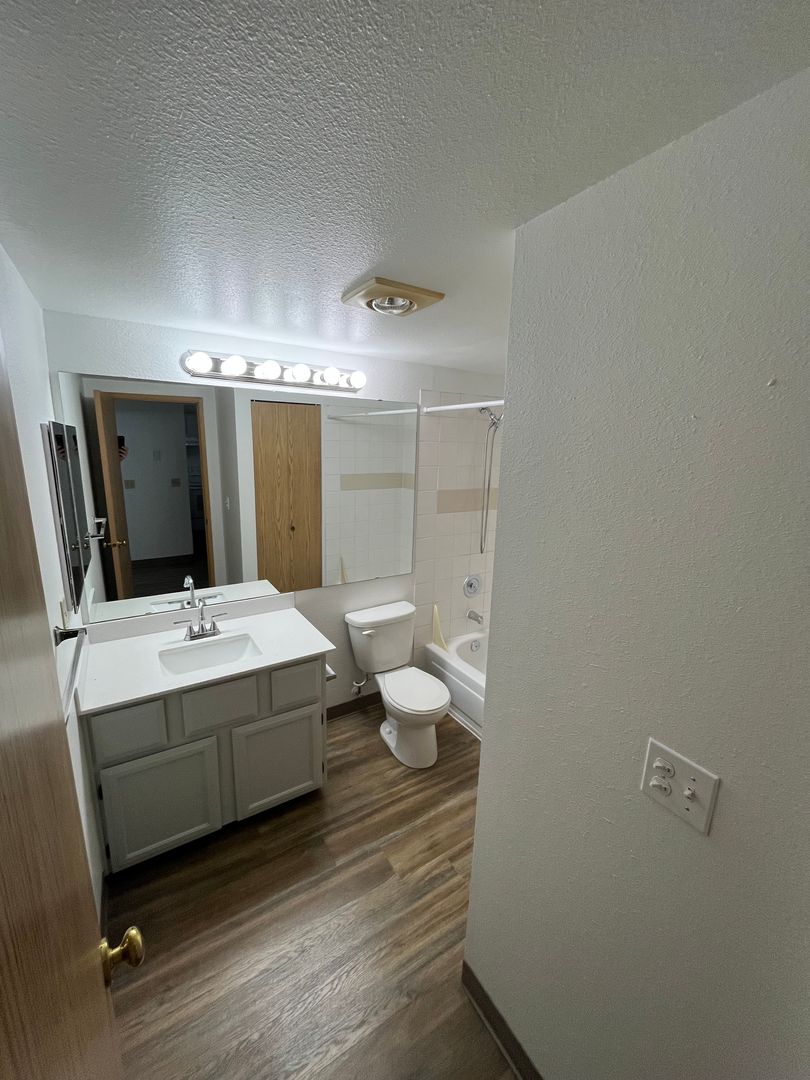 WINCHESTER APTS. 5 of 12