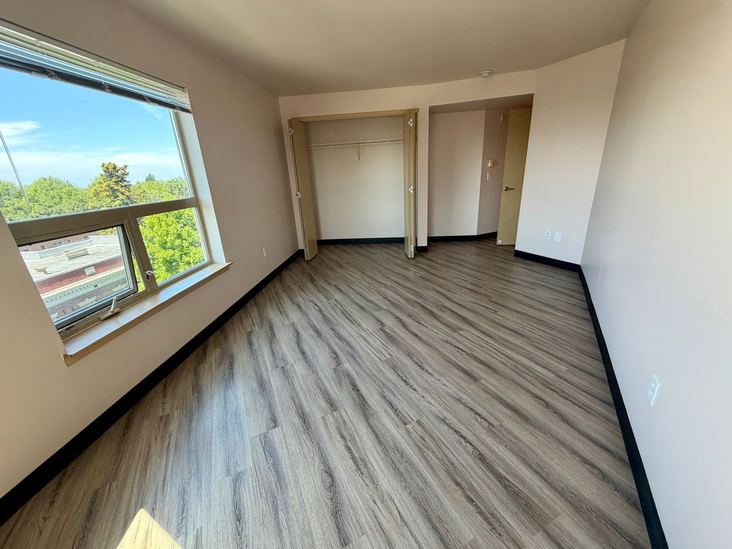 1700 MADISON APTS. 5 of 26