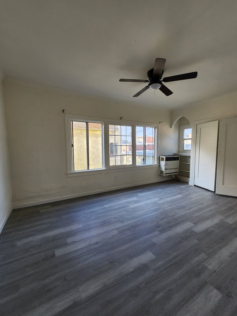 Los Angeles Apartment: 116-124 3/4 S. Mathews Street