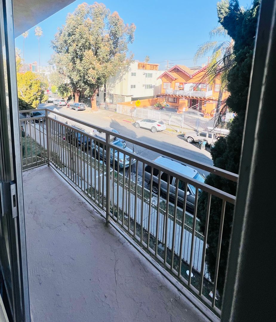 Los Angeles Apartment: 1111 Arapahoe Street