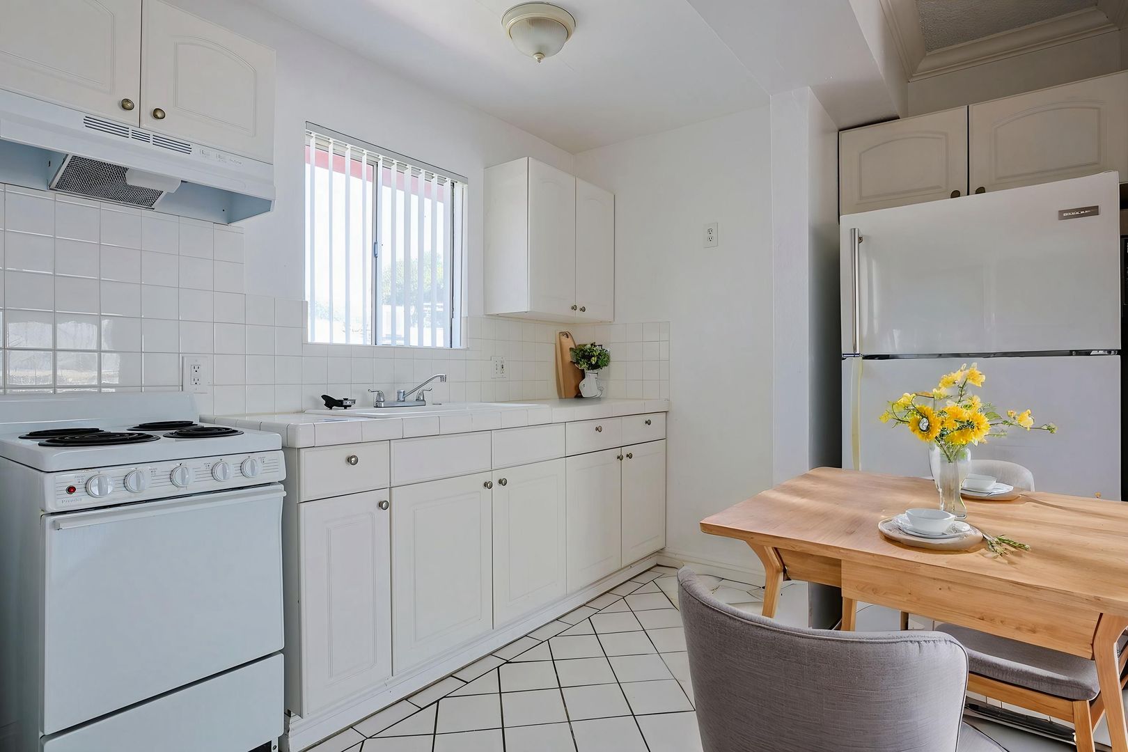 Los Angeles Apartment: 1816 N. Gramercy Place