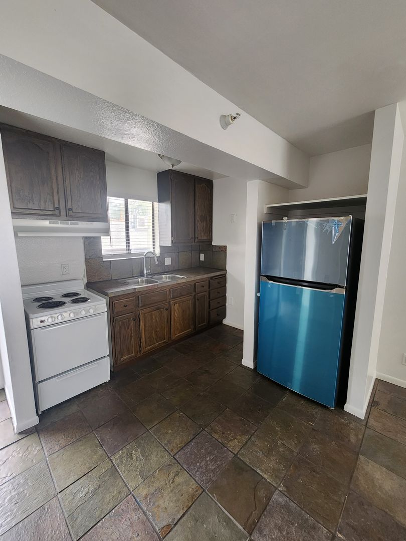 Los Angeles Apartment: 1816 N. Gramercy Place