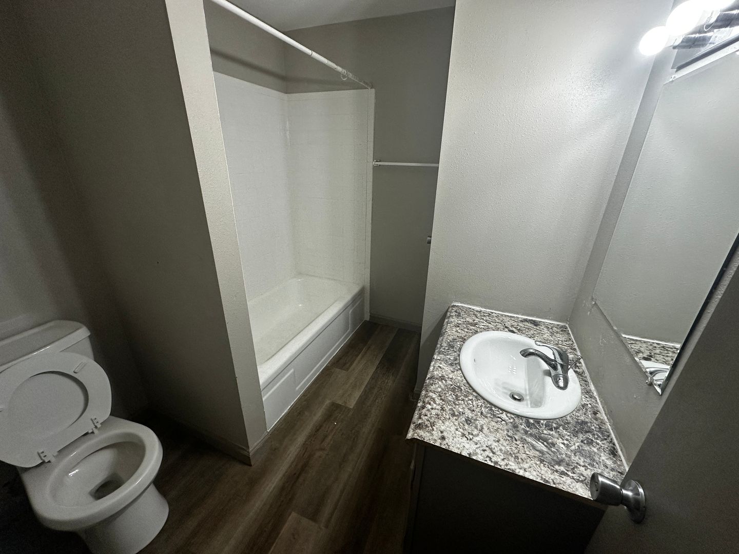 Des Moines Apartment: 810 Payton Ave