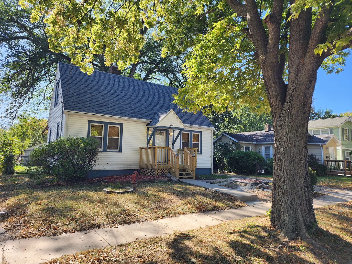 Des Moines House: 2621 Lyon St