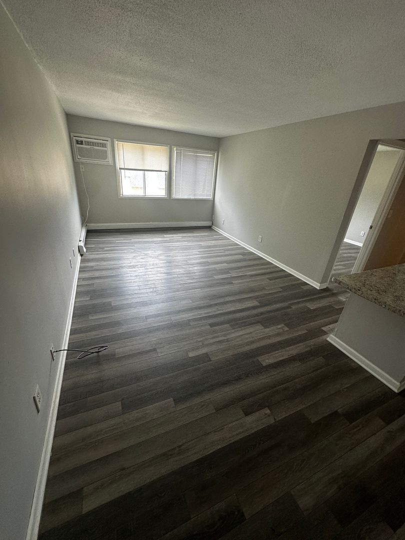Des Moines Apartment: 810 Payton Ave