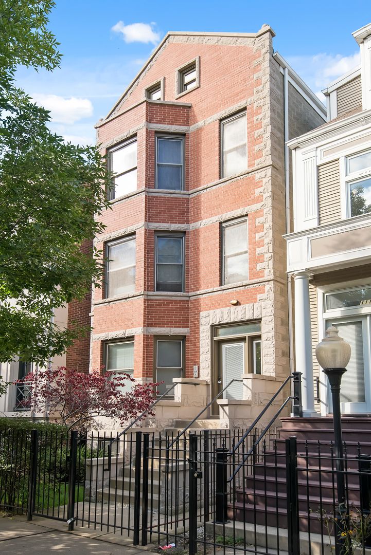Chicago Apartment: 1118 W. Wrightwood