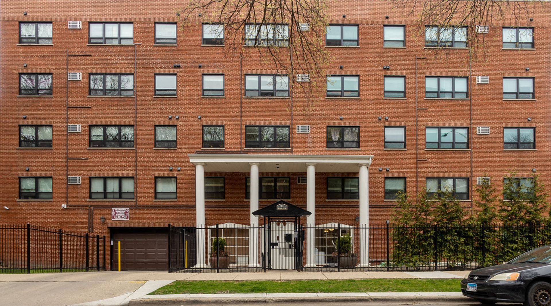 Chicago Apartment: 1111 W. Hollywood Ave.