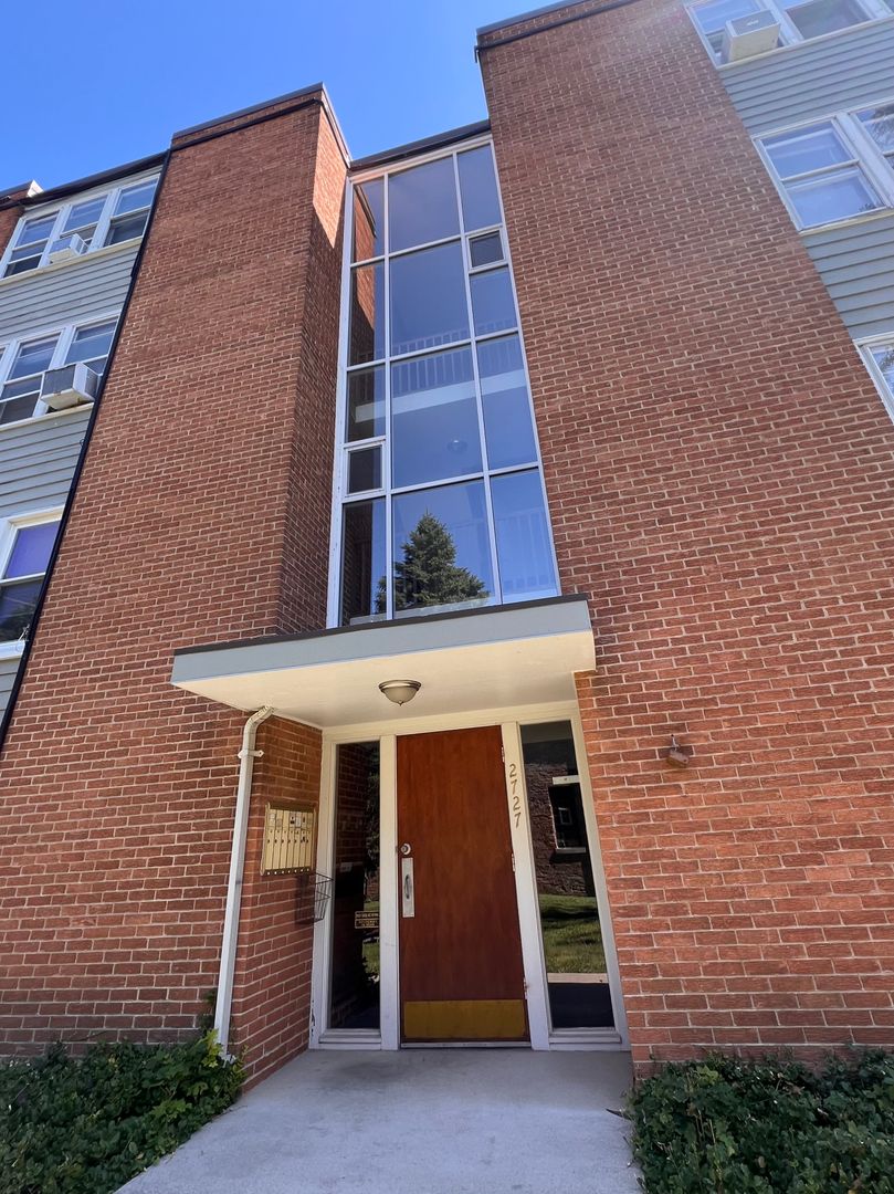 Evanston Apartment: 2727 Central St