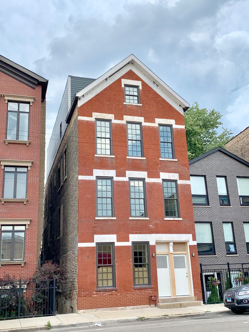 Chicago Apartment: 2235 N. Clybourn