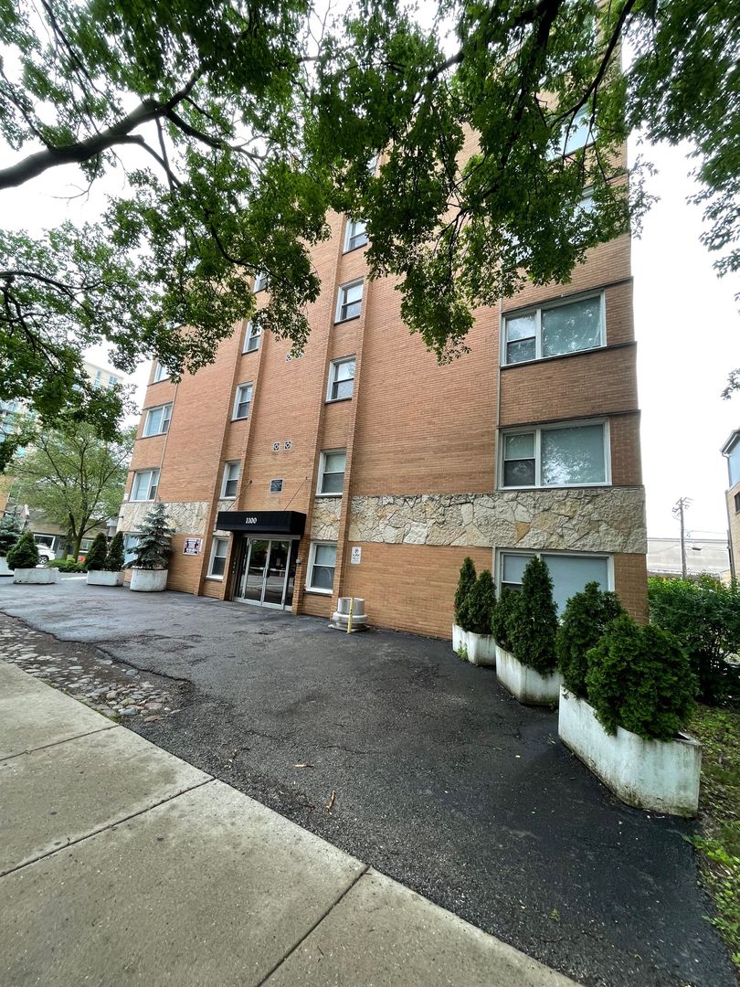 Evanston Apartment: 1100 Church St.