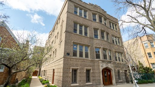 Bright and Sunny Updated 3-bed/1-bath near Loyola – photo 1
