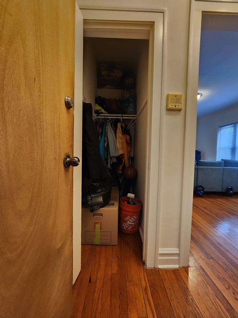 Chicago Apartment: 1705 W Catalpa