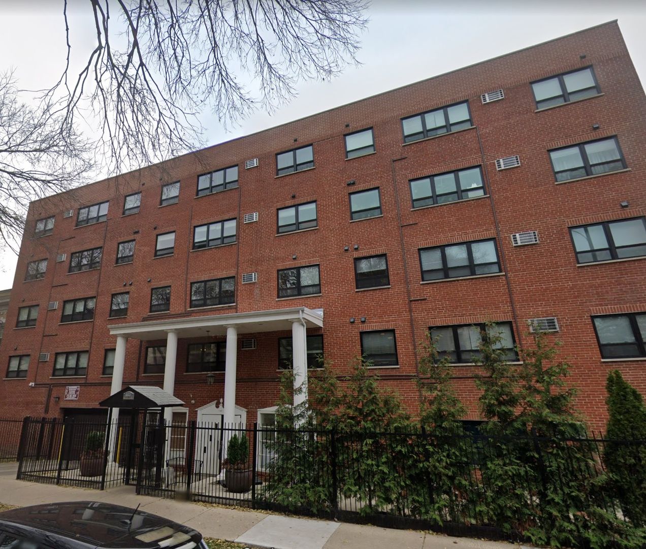 Chicago Apartment: 1111 W. Hollywood Ave.