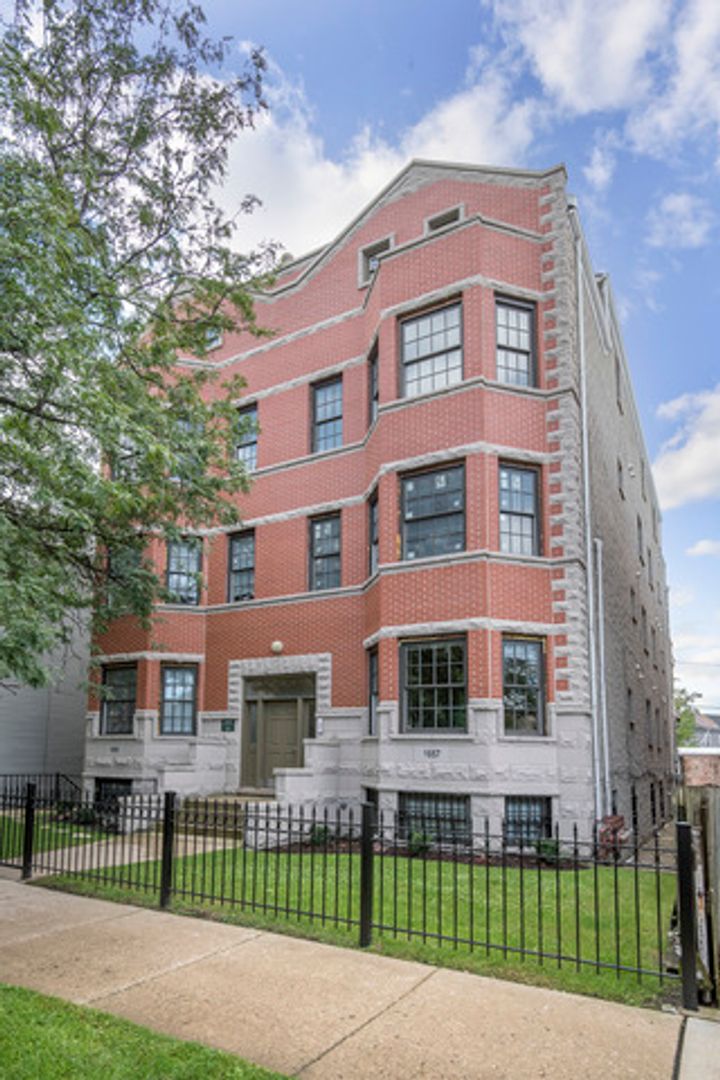 Chicago Apartment: 1655 W. Wrightwood Ave