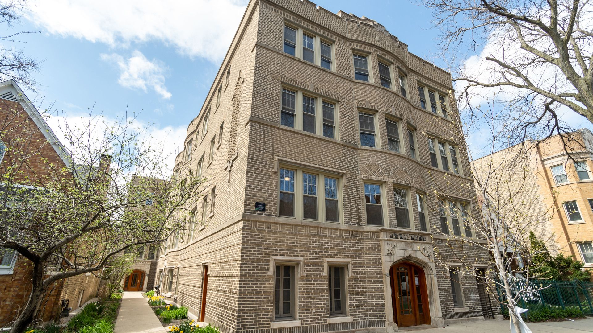 Chicago Apartment: 6636 N. Glenwood