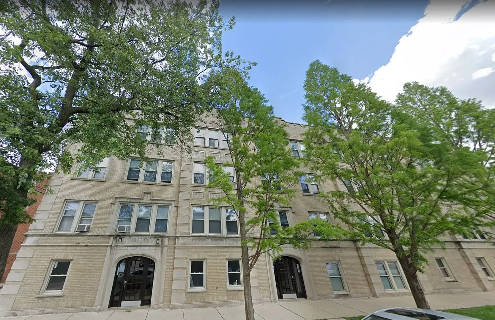 Chicago Apartment: 5205 N Bernard