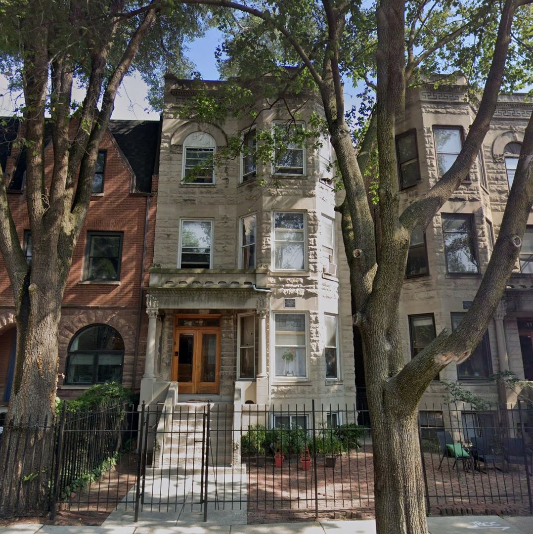 Chicago Apartment: 1132 W Wrightwood Ave.